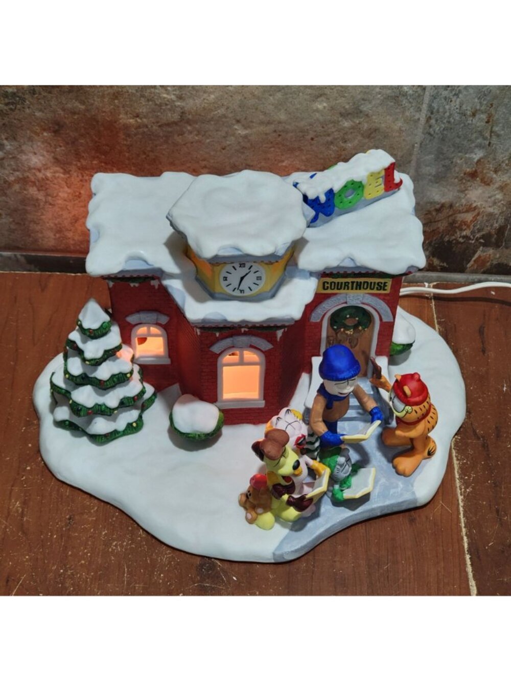 Vintage 1995 Danbury Mint Garfields Christmas Village The Court House Lighted NI - Picture 3 of 11